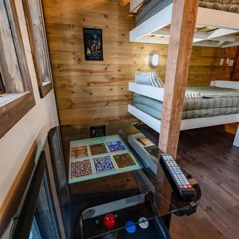 Luxury Cabin Getaway! Hot Tub, Pet Friendly, Foosball & More Broken Bow Exterior photo