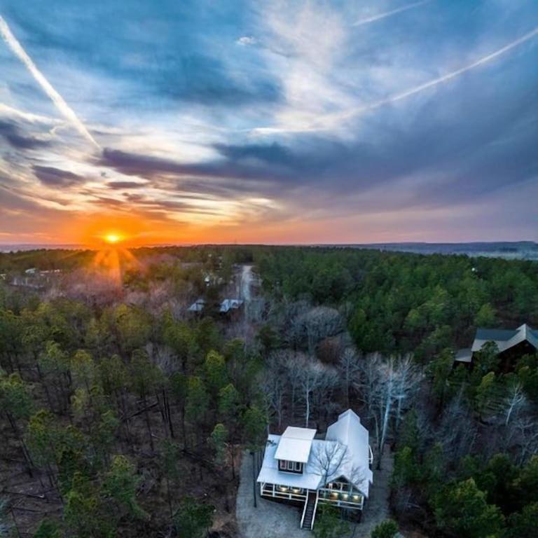 Luxury Cabin Getaway! Hot Tub, Pet Friendly, Foosball & More Broken Bow Exterior photo
